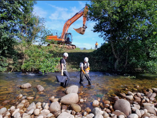 Imagen Trabajos previos de pesca eléctrica para el rescate de la fauna piscícola