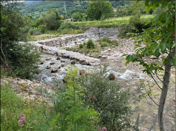 Imagen Dispositivo de paso piscícola afectado por el descalce (paso piscícola de aguas abajo)