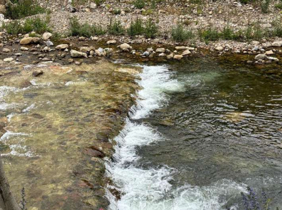 Imagen Salto generado por el descalce de una de las rampas del río de los Llares