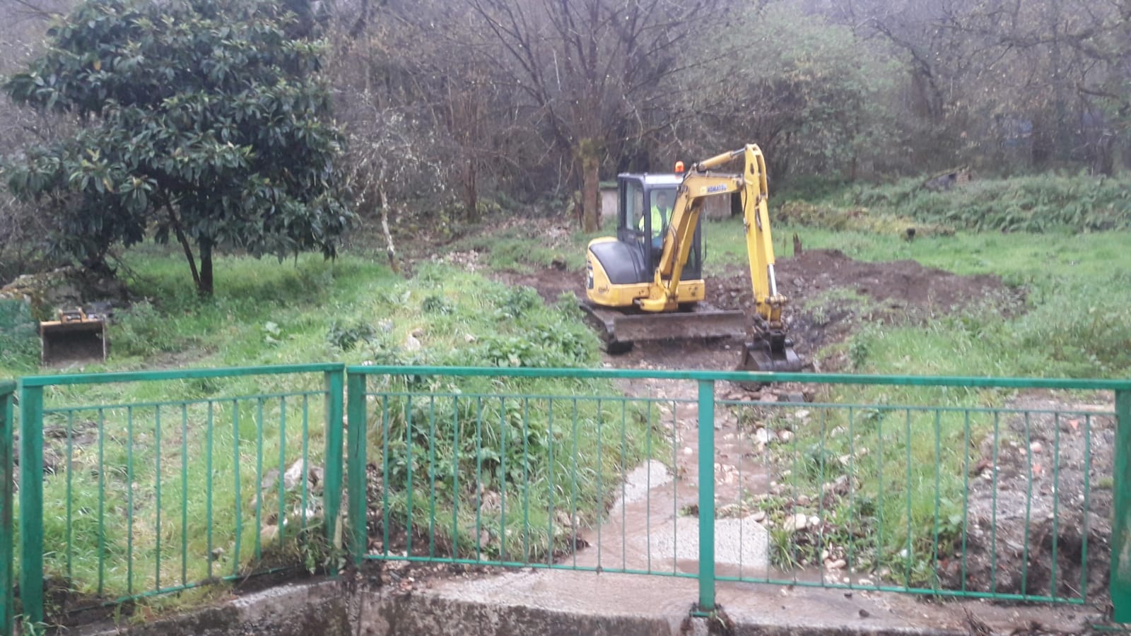 Imagen Mini-retro definiendo el cauce en el barranco de Cárcaba Romeu