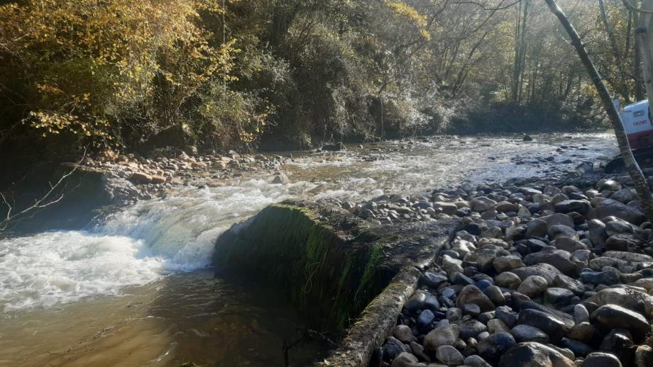 Imagen Después de la demolición parcial del azud del río Espinaredo en Lozana