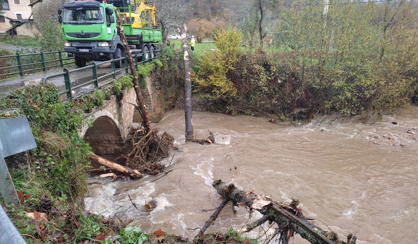 Imagen Antes de la actuación en el río Güeña en Intriago